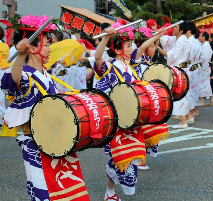 Women playing drums at Hyakumangoku festival.