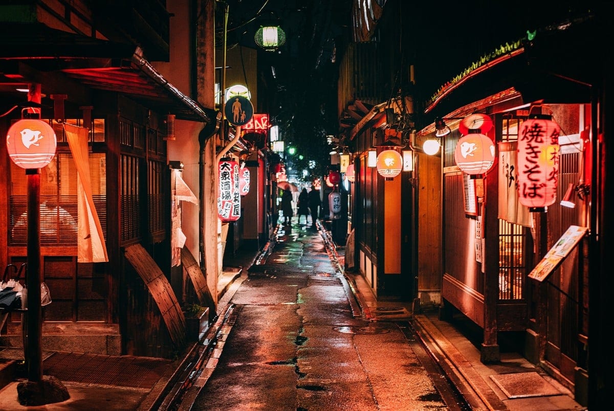 Restaurants lining an alley in Kyoto
